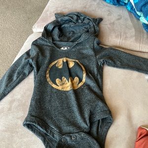 3 pice baby 6/9 outfit Batman
